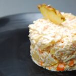 Ensalada de surimi y huevo