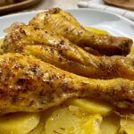 Pollo al horno con patatas verduras y vino blanco