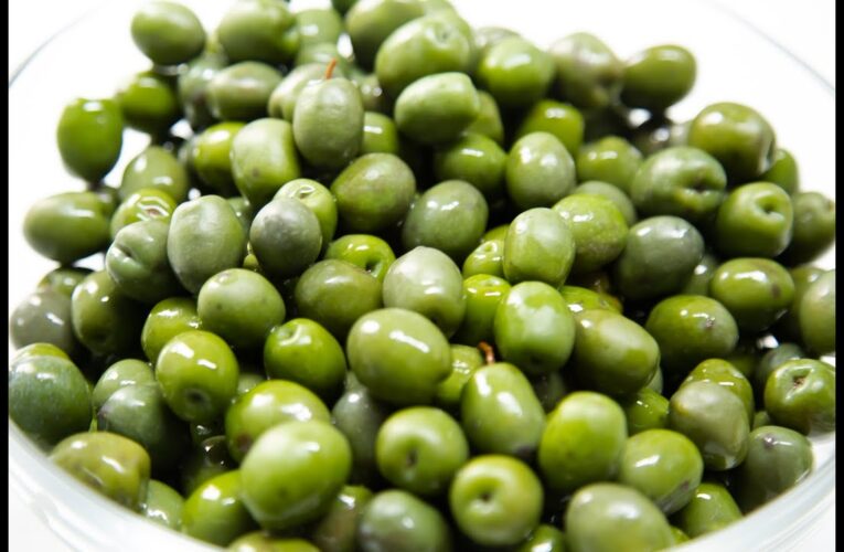 Descubre cómo preparar deliciosas olivas manzanilla en casa